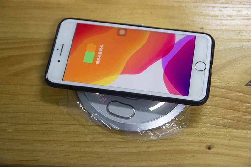 The wireless charger on top The wireless charger on top